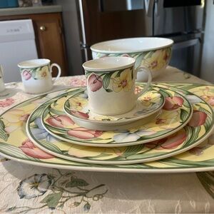 Floral Dining Set with Yellow and Green Accents
